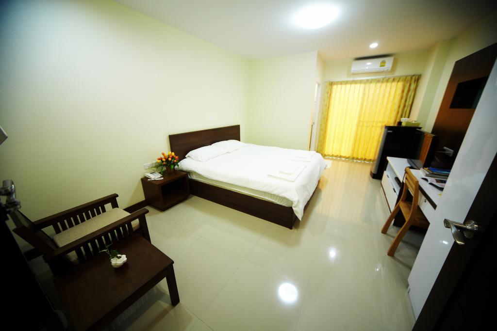 Central Place Serviced Apartment Chonburi Zimmer foto